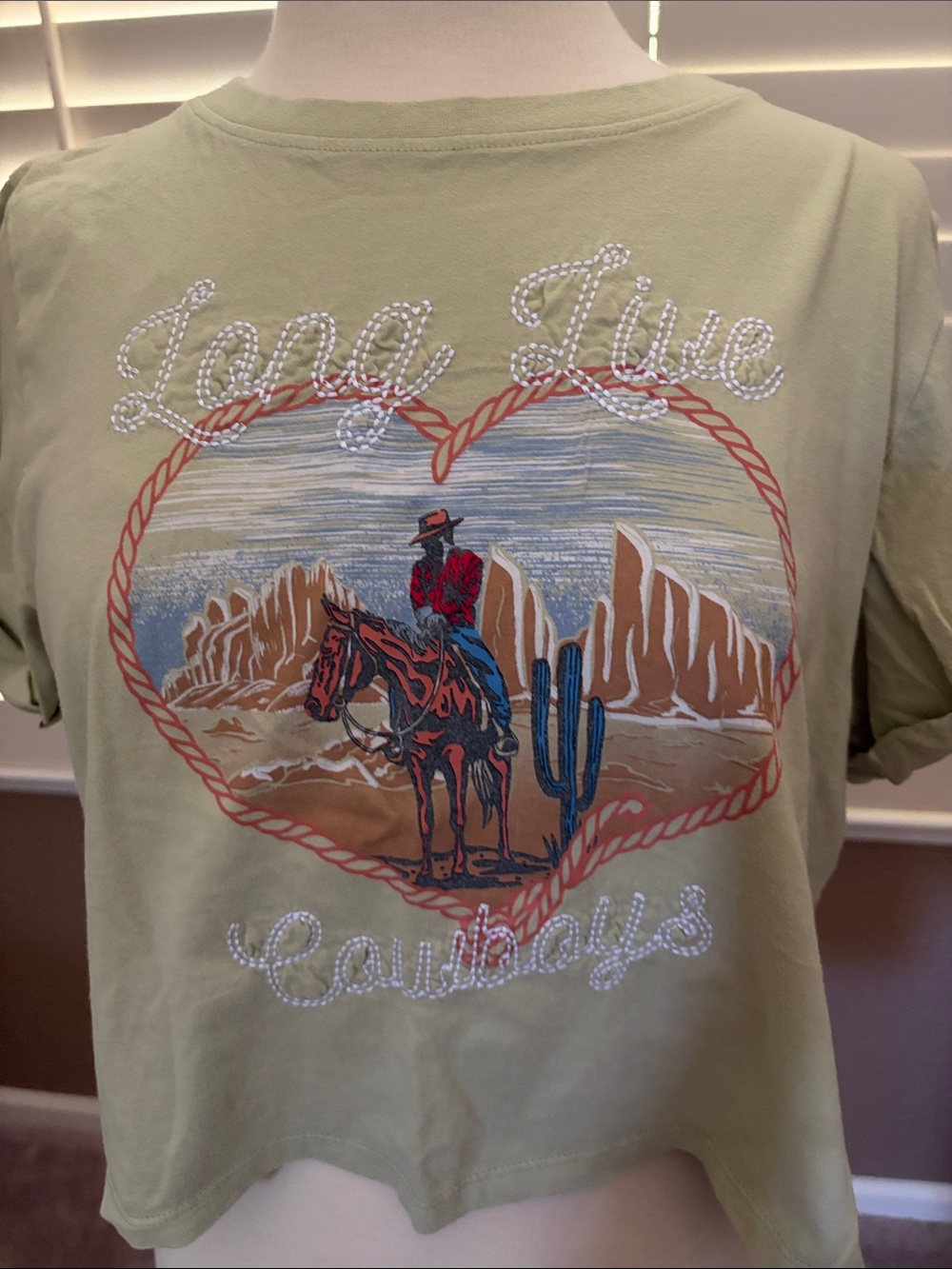 Messy Bun Just Chillin Sage Green Tee long live cowboys size L new